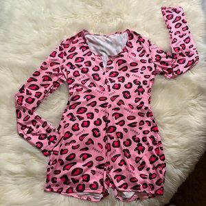 Romper Playsuit Pajamas Womens Size L  New no Tags Cheetah print